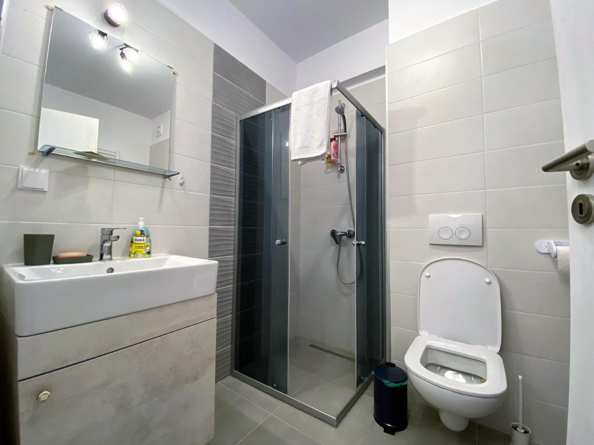 Plaza View Studio Bucarest Extérieur photo
